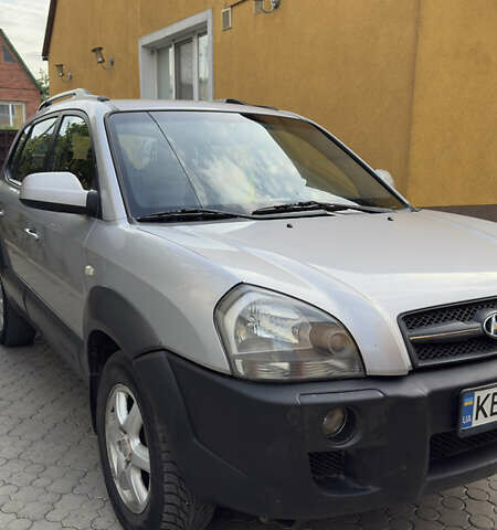 Хендай Туксон, объемом двигателя 2 л и пробегом 208 тыс. км за 6700 $, фото 2 на Automoto.ua