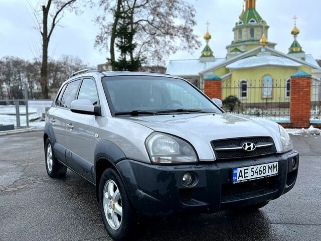 Хендай Туксон, объемом двигателя 2 л и пробегом 250 тыс. км за 7200 $, фото 4 на Automoto.ua