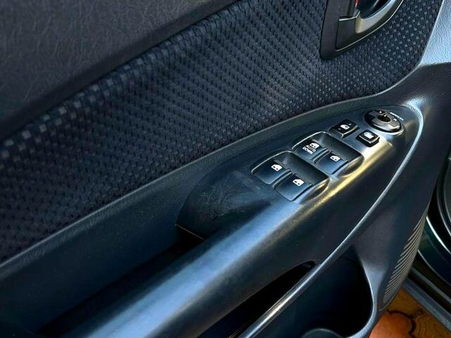 Хендай Туксон, об'ємом двигуна 2 л та пробігом 261 тис. км за 8000 $, фото 6 на Automoto.ua