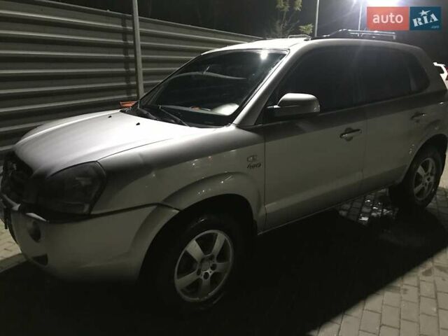 Хендай Туксон, объемом двигателя 1.98 л и пробегом 230 тыс. км за 7600 $, фото 7 на Automoto.ua