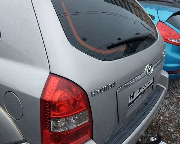 Хендай Туксон, объемом двигателя 2 л и пробегом 350 тыс. км за 8000 $, фото 3 на Automoto.ua