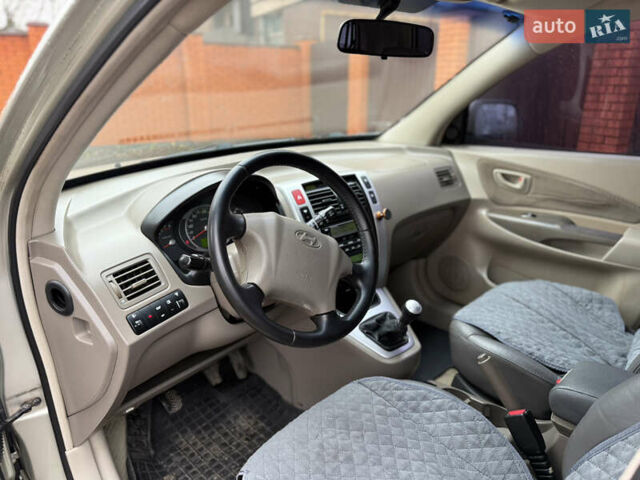 Хендай Туксон, объемом двигателя 2 л и пробегом 248 тыс. км за 7300 $, фото 7 на Automoto.ua