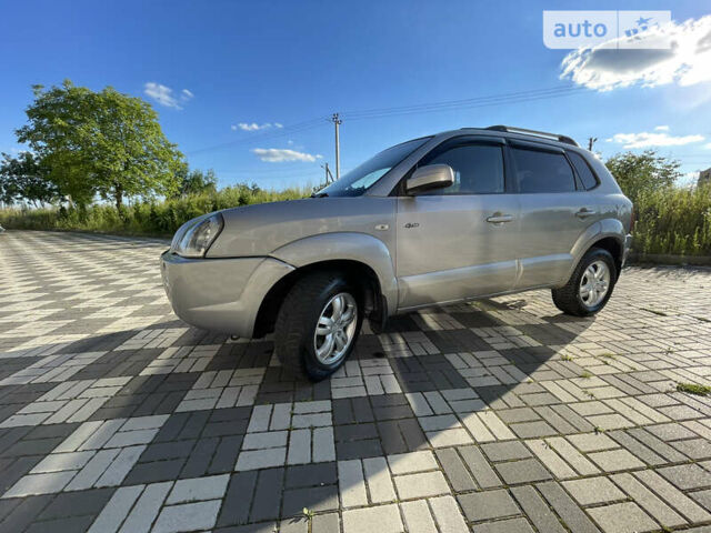 Хендай Туксон, объемом двигателя 1.99 л и пробегом 256 тыс. км за 8000 $, фото 12 на Automoto.ua
