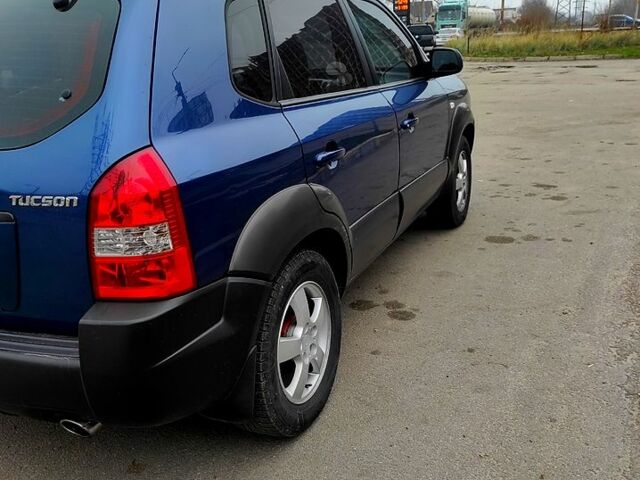 Хендай Туксон, объемом двигателя 2 л и пробегом 225 тыс. км за 7300 $, фото 3 на Automoto.ua