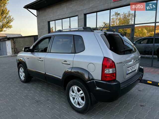 Хендай Туксон, объемом двигателя 2 л и пробегом 360 тыс. км за 6900 $, фото 4 на Automoto.ua