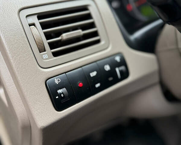 Хендай Туксон, объемом двигателя 2 л и пробегом 248 тыс. км за 7300 $, фото 15 на Automoto.ua