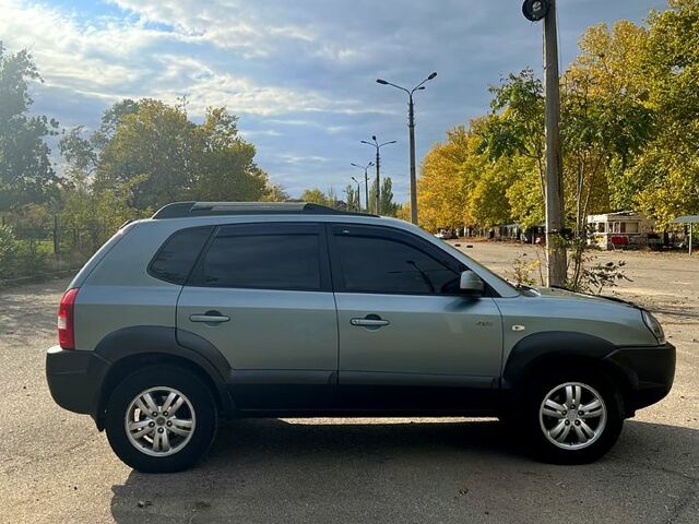 Хендай Туксон 2006 в Николаеве на Automoto.ua Хендай Туксон, объемом двигателя 2 л и пробегом 270 тыс. км за 7500 $, фото 4 на Automoto.ua