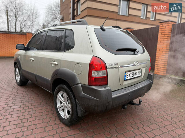 Хендай Туксон, объемом двигателя 2 л и пробегом 248 тыс. км за 7300 $, фото 2 на Automoto.ua