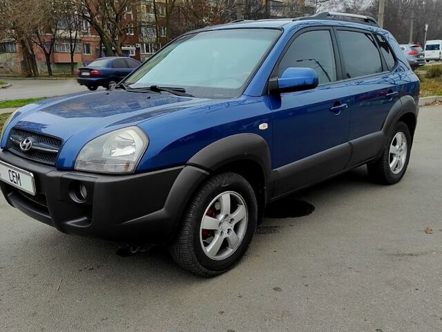 Хендай Туксон, объемом двигателя 2 л и пробегом 225 тыс. км за 7300 $, фото 1 на Automoto.ua