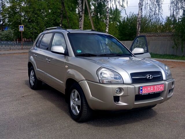 Хендай Туксон, объемом двигателя 2 л и пробегом 212 тыс. км за 8300 $, фото 5 на Automoto.ua