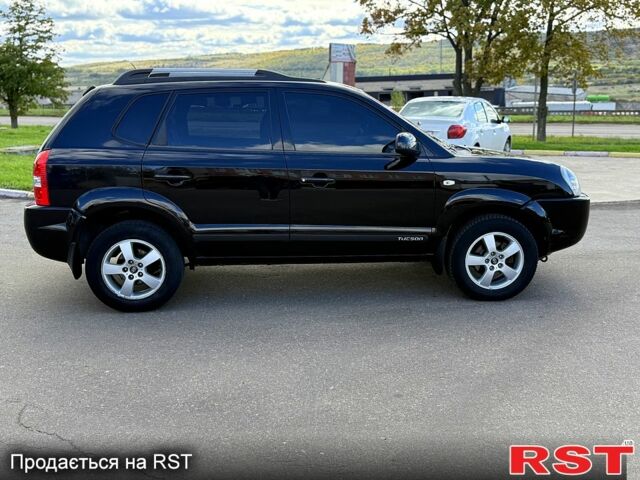 Хендай Туксон, объемом двигателя 2 л и пробегом 260 тыс. км за 7700 $, фото 2 на Automoto.ua