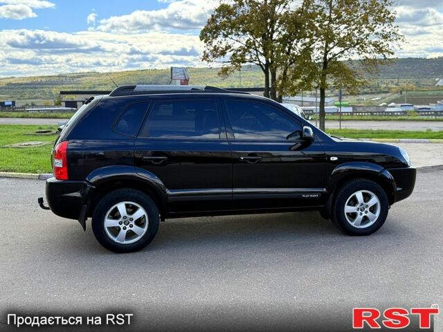 Хендай Туксон, объемом двигателя 2 л и пробегом 260 тыс. км за 7700 $, фото 3 на Automoto.ua