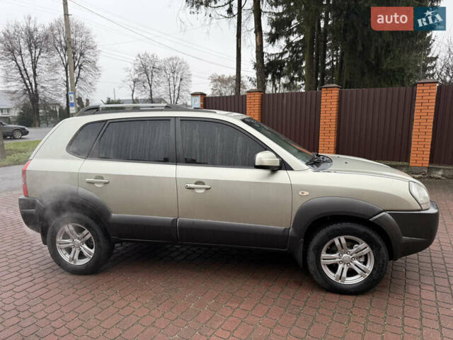 Хендай Туксон, объемом двигателя 2 л и пробегом 248 тыс. км за 7300 $, фото 5 на Automoto.ua