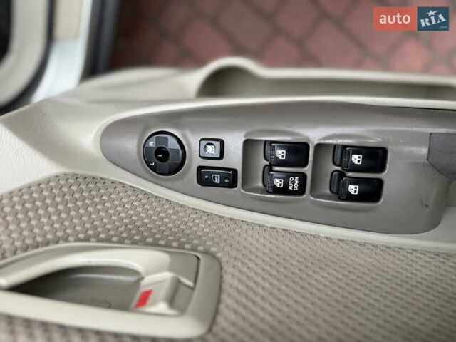 Хендай Туксон, объемом двигателя 2 л и пробегом 248 тыс. км за 7300 $, фото 9 на Automoto.ua