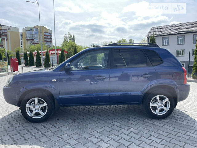 Хендай Туксон, объемом двигателя 2 л и пробегом 212 тыс. км за 8199 $, фото 1 на Automoto.ua