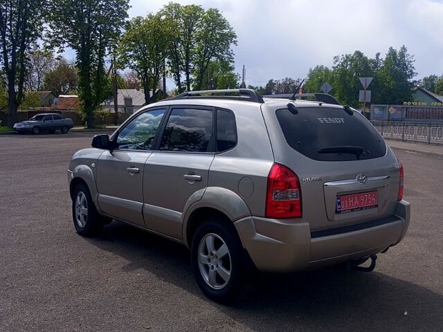 Хендай Туксон, объемом двигателя 2 л и пробегом 212 тыс. км за 8300 $, фото 2 на Automoto.ua