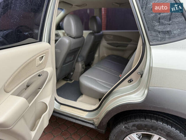 Хендай Туксон, объемом двигателя 2 л и пробегом 248 тыс. км за 7300 $, фото 10 на Automoto.ua