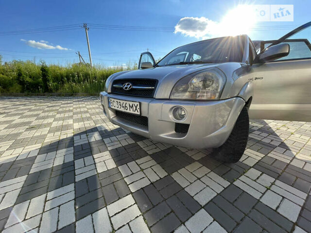 Хендай Туксон, объемом двигателя 1.99 л и пробегом 256 тыс. км за 8000 $, фото 6 на Automoto.ua