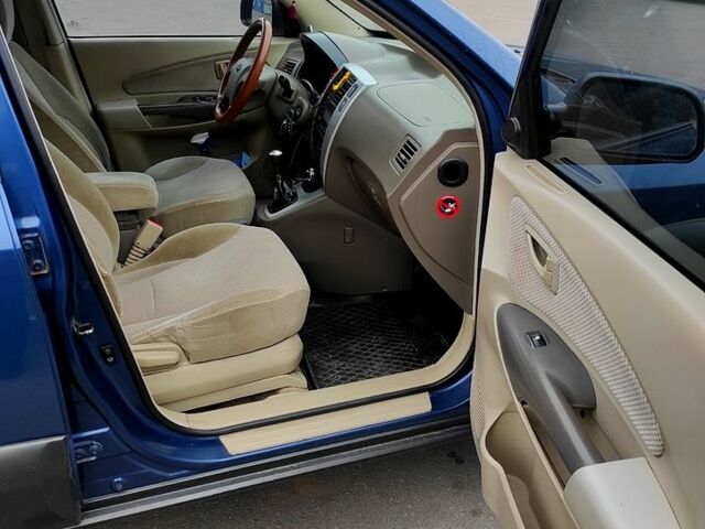 Хендай Туксон, объемом двигателя 2 л и пробегом 225 тыс. км за 7300 $, фото 9 на Automoto.ua