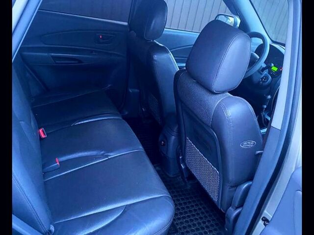 Хендай Туксон, объемом двигателя 1.9 л и пробегом 186 тыс. км за 6500 $, фото 2 на Automoto.ua