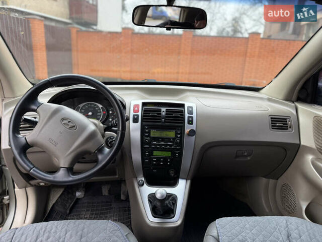 Хендай Туксон, объемом двигателя 2 л и пробегом 248 тыс. км за 7300 $, фото 8 на Automoto.ua