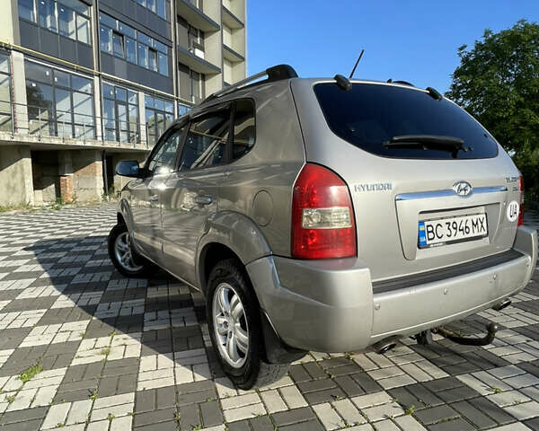 Хендай Туксон, объемом двигателя 1.99 л и пробегом 256 тыс. км за 8000 $, фото 18 на Automoto.ua