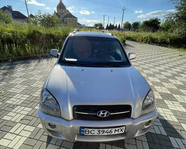 Хендай Туксон, объемом двигателя 1.99 л и пробегом 256 тыс. км за 8000 $, фото 1 на Automoto.ua