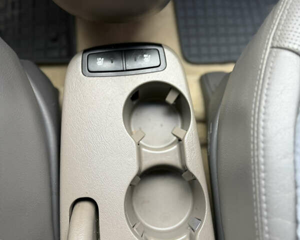 Хендай Туксон, объемом двигателя 2 л и пробегом 248 тыс. км за 7300 $, фото 17 на Automoto.ua