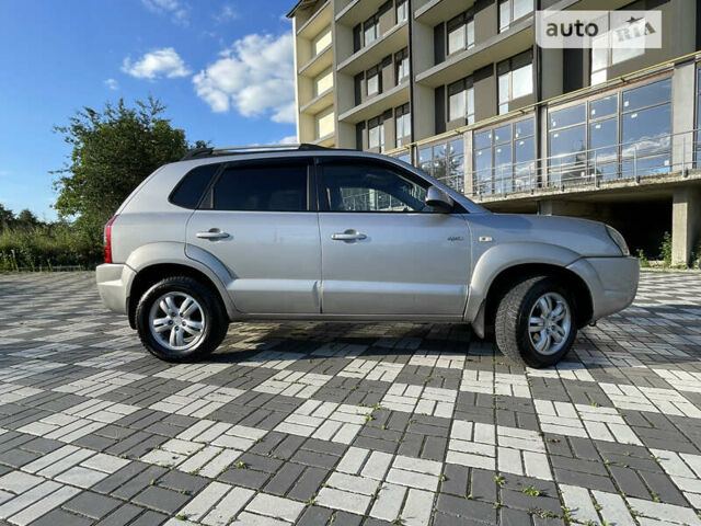 Хендай Туксон, объемом двигателя 1.99 л и пробегом 256 тыс. км за 8000 $, фото 22 на Automoto.ua