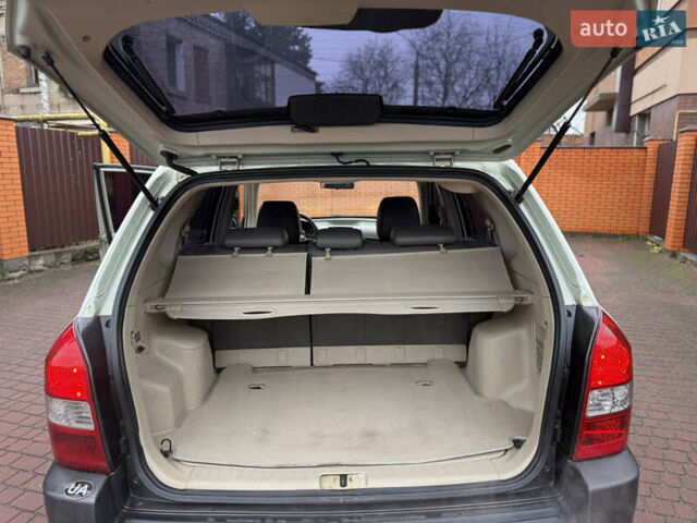 Хендай Туксон, объемом двигателя 2 л и пробегом 248 тыс. км за 7300 $, фото 14 на Automoto.ua