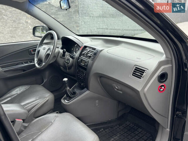 Хендай Туксон 2006 в Вознесенске на Automoto.ua Хендай Туксон, объемом двигателя 1.98 л и пробегом 228 тыс. км за 7700 $, фото 12 на Automoto.ua