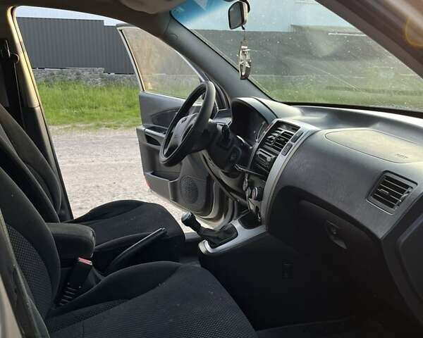 Хендай Туксон, объемом двигателя 2 л и пробегом 280 тыс. км за 7300 $, фото 4 на Automoto.ua