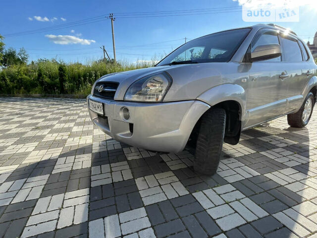 Хендай Туксон, объемом двигателя 1.99 л и пробегом 256 тыс. км за 8000 $, фото 16 на Automoto.ua