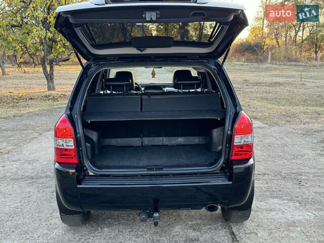 Хендай Туксон, объемом двигателя 2 л и пробегом 245 тыс. км за 7900 $, фото 21 на Automoto.ua