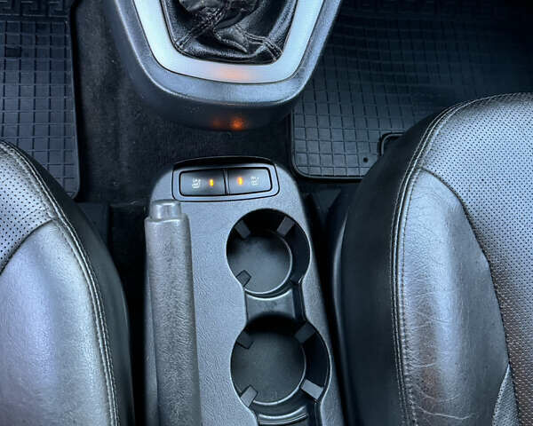 Хендай Туксон, объемом двигателя 2 л и пробегом 245 тыс. км за 7900 $, фото 34 на Automoto.ua