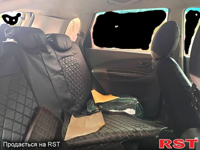 Хендай Туксон 2007 у Ромнах на Automoto.ua Хендай Туксон, об'ємом двигуна 2 л та пробігом 257 тис. км за 1999 $, фото 4 на Automoto.ua