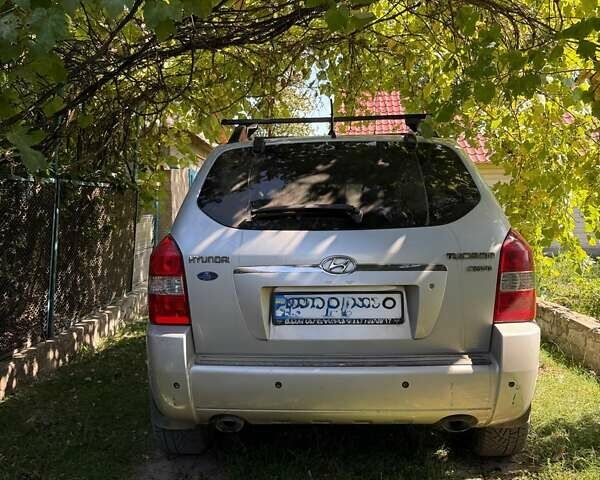 Хендай Туксон, объемом двигателя 2 л и пробегом 231 тыс. км за 8100 $, фото 4 на Automoto.ua