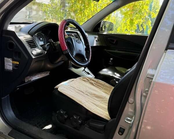 Хендай Туксон, объемом двигателя 2 л и пробегом 231 тыс. км за 8100 $, фото 5 на Automoto.ua