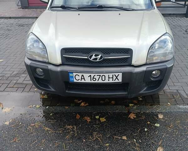 Хендай Туксон, объемом двигателя 2 л и пробегом 250 тыс. км за 7300 $, фото 1 на Automoto.ua