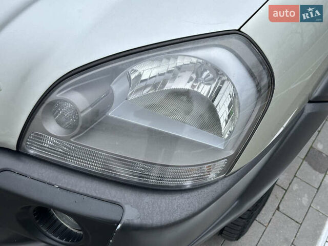 Хендай Туксон, объемом двигателя 0 л и пробегом 200 тыс. км за 7700 $, фото 18 на Automoto.ua