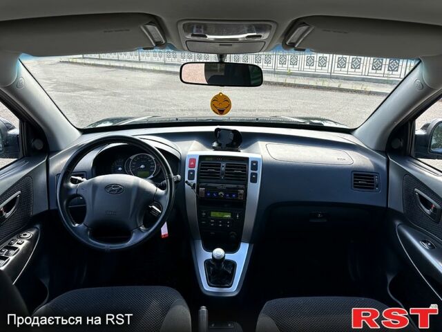 Хендай Туксон, об'ємом двигуна 2 л та пробігом 198 тис. км за 8000 $, фото 4 на Automoto.ua