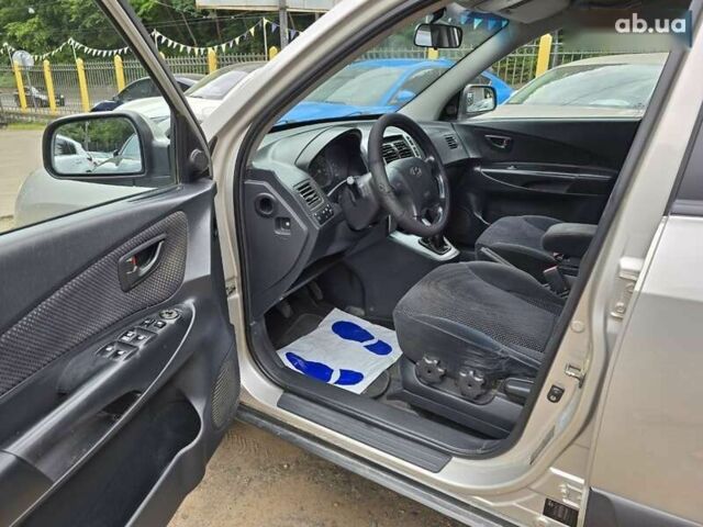 Хендай Туксон, объемом двигателя 2 л и пробегом 250 тыс. км за 6900 $, фото 9 на Automoto.ua