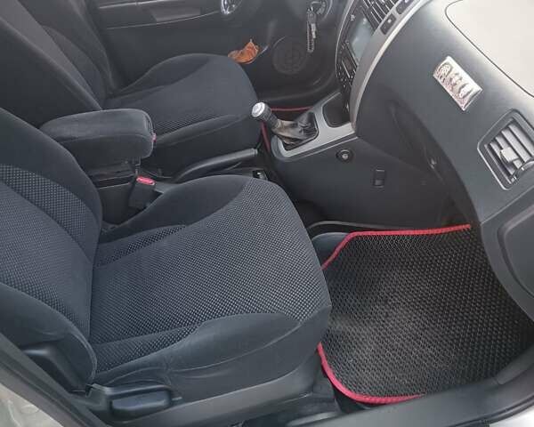 Хендай Туксон, объемом двигателя 2 л и пробегом 250 тыс. км за 7300 $, фото 4 на Automoto.ua