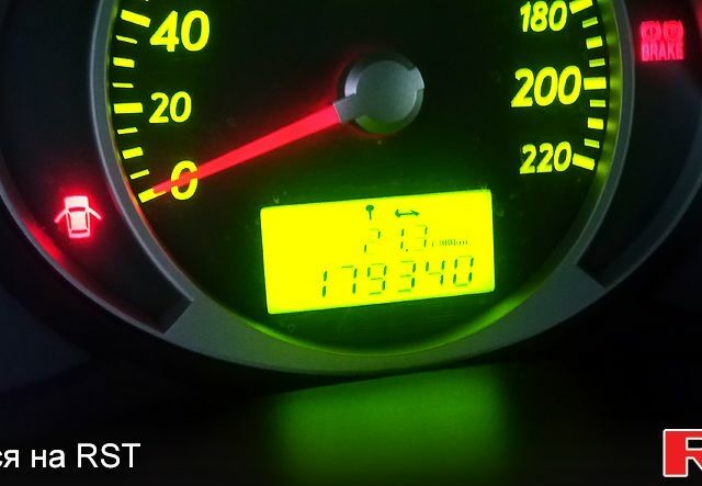 Хендай Туксон, объемом двигателя 2 л и пробегом 179 тыс. км за 8300 $, фото 6 на Automoto.ua