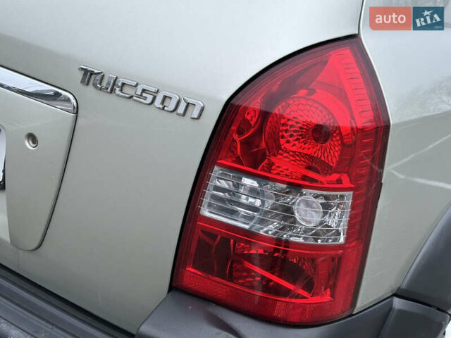 Хендай Туксон, объемом двигателя 0 л и пробегом 200 тыс. км за 7700 $, фото 23 на Automoto.ua