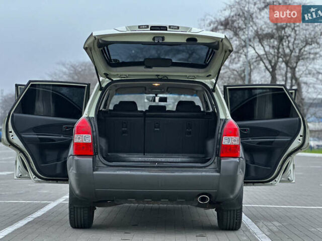 Хендай Туксон, объемом двигателя 0 л и пробегом 200 тыс. км за 7700 $, фото 24 на Automoto.ua