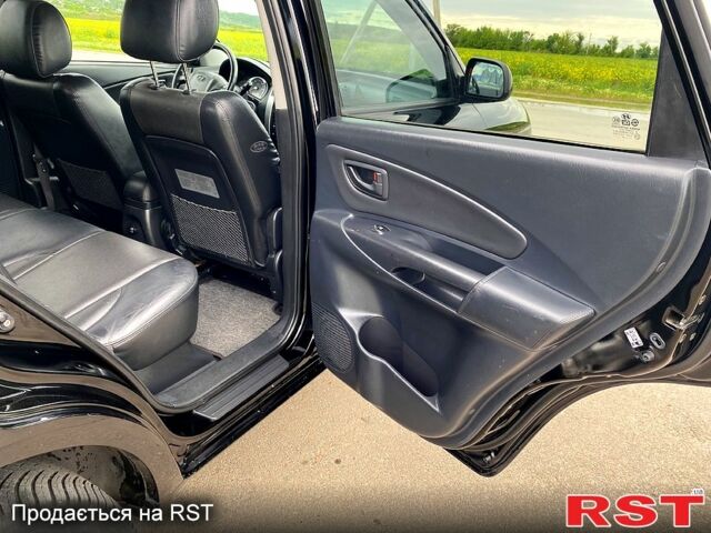 Хендай Туксон, объемом двигателя 2 л и пробегом 196 тыс. км за 7850 $, фото 6 на Automoto.ua