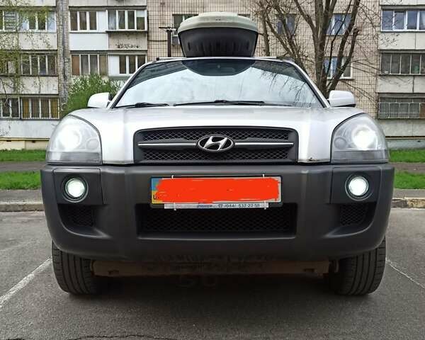 Хендай Туксон, объемом двигателя 2 л и пробегом 299 тыс. км за 7700 $, фото 6 на Automoto.ua