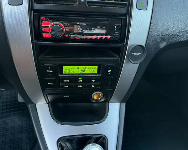 Хендай Туксон, объемом двигателя 2 л и пробегом 245 тыс. км за 7900 $, фото 33 на Automoto.ua