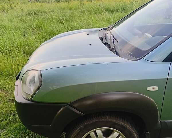 Хендай Туксон, объемом двигателя 2 л и пробегом 199 тыс. км за 8000 $, фото 1 на Automoto.ua